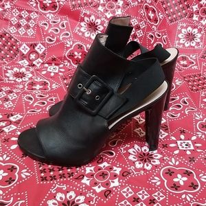 Stuart Weitzman sz 11 leather booties black